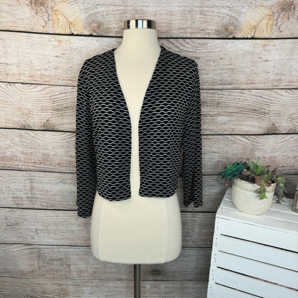 Travelers by Chico's Cropped Cardigan Open‎ Black White Pattern Size 2 Medium